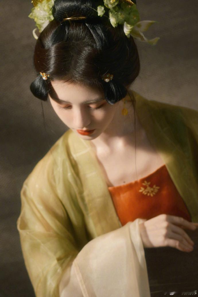 #鞠婧祎绿色汉服##鞠婧祎壁上观汉服造型#鞠婧祎的绿色汉服光彩夺目，壁上观汉服造