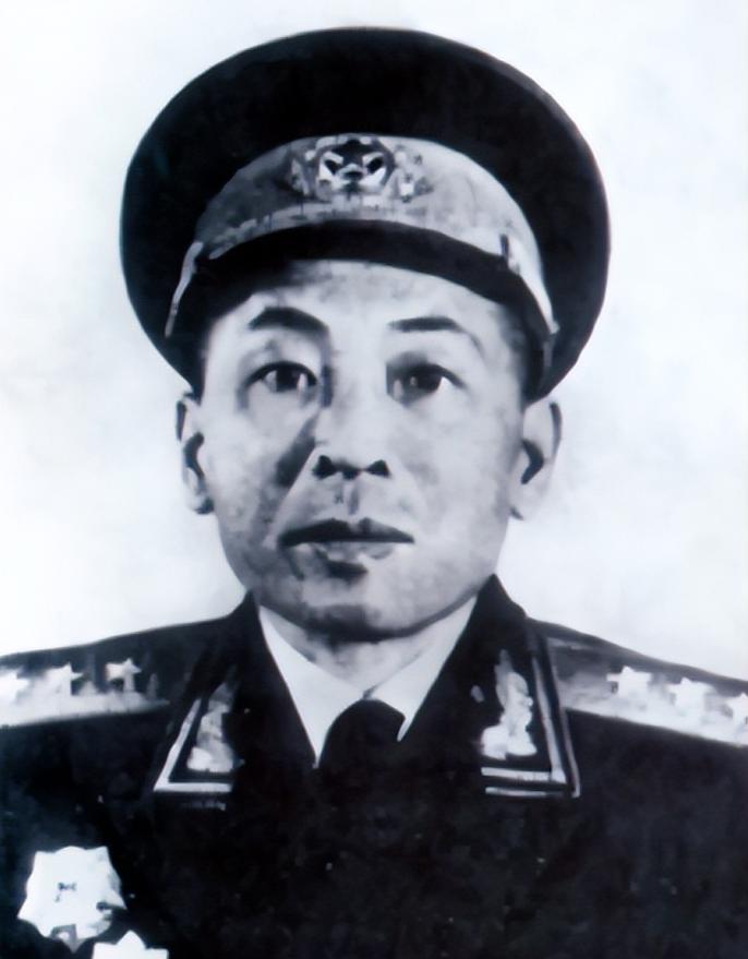 1985年，开国上将叶飞在病榻上听闻小女儿叶之枫因泄露国家机密被捕，沉默良久后，