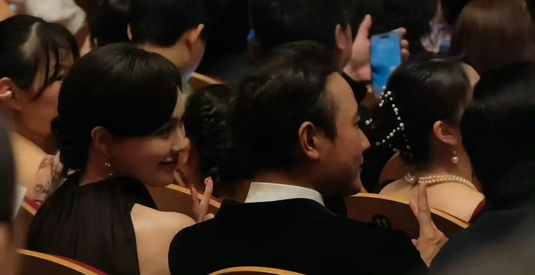 罗晋唐嫣同框参加女儿艺术节唐嫣罗晋女儿艺术节同框合体 罗晋唐嫣女儿艺术节合体了！