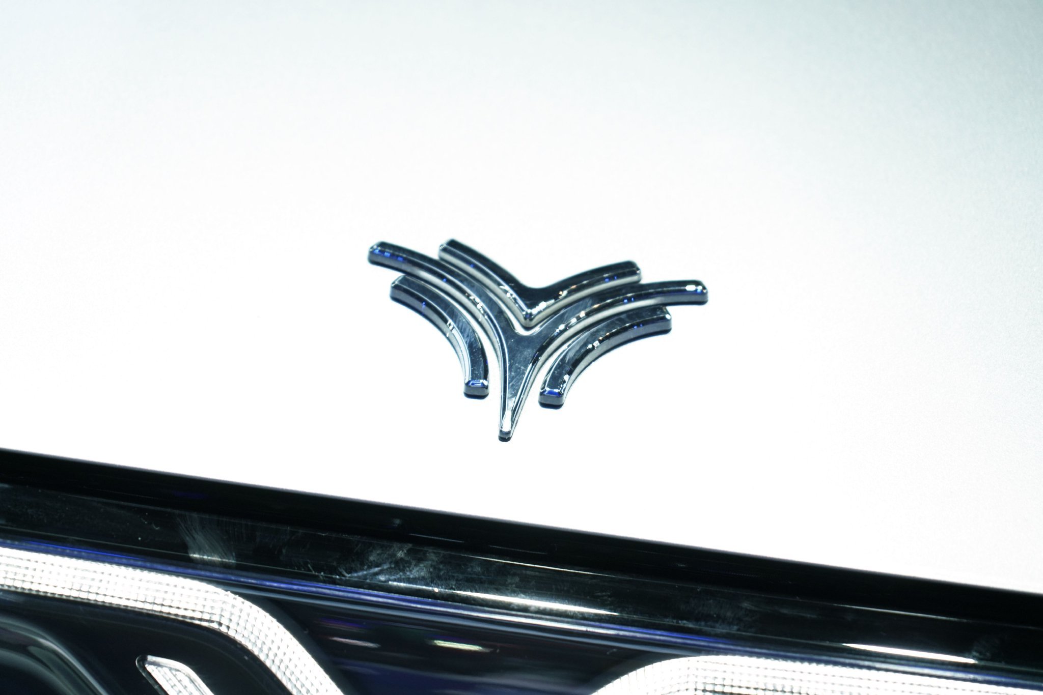 哪吒汽车母公司合众新能源发布共益债投资人招募公告：计划融资不超1亿元，用于支付核