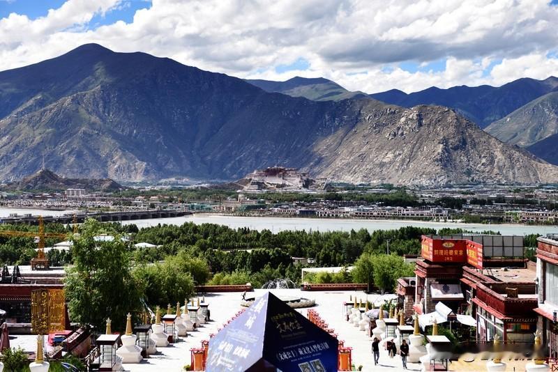 一个大国的崛起，靠的是深厚的文化底蕴，它是国家精神的基石。也离不开对他国先进科技