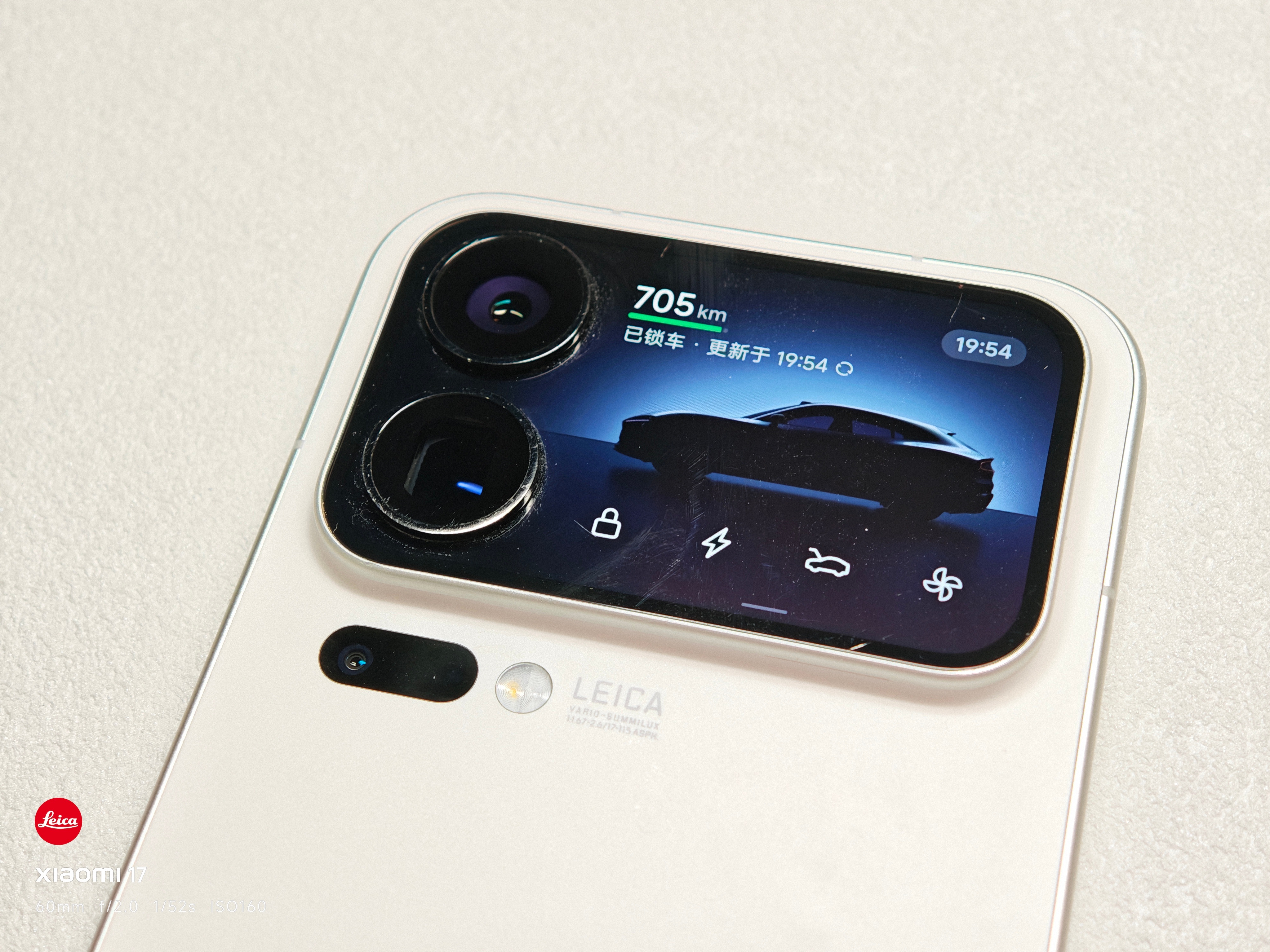 25年小米手机的成绩还不错，对标苹果的策略反映到销量上是成功的，份额力压苹果升到