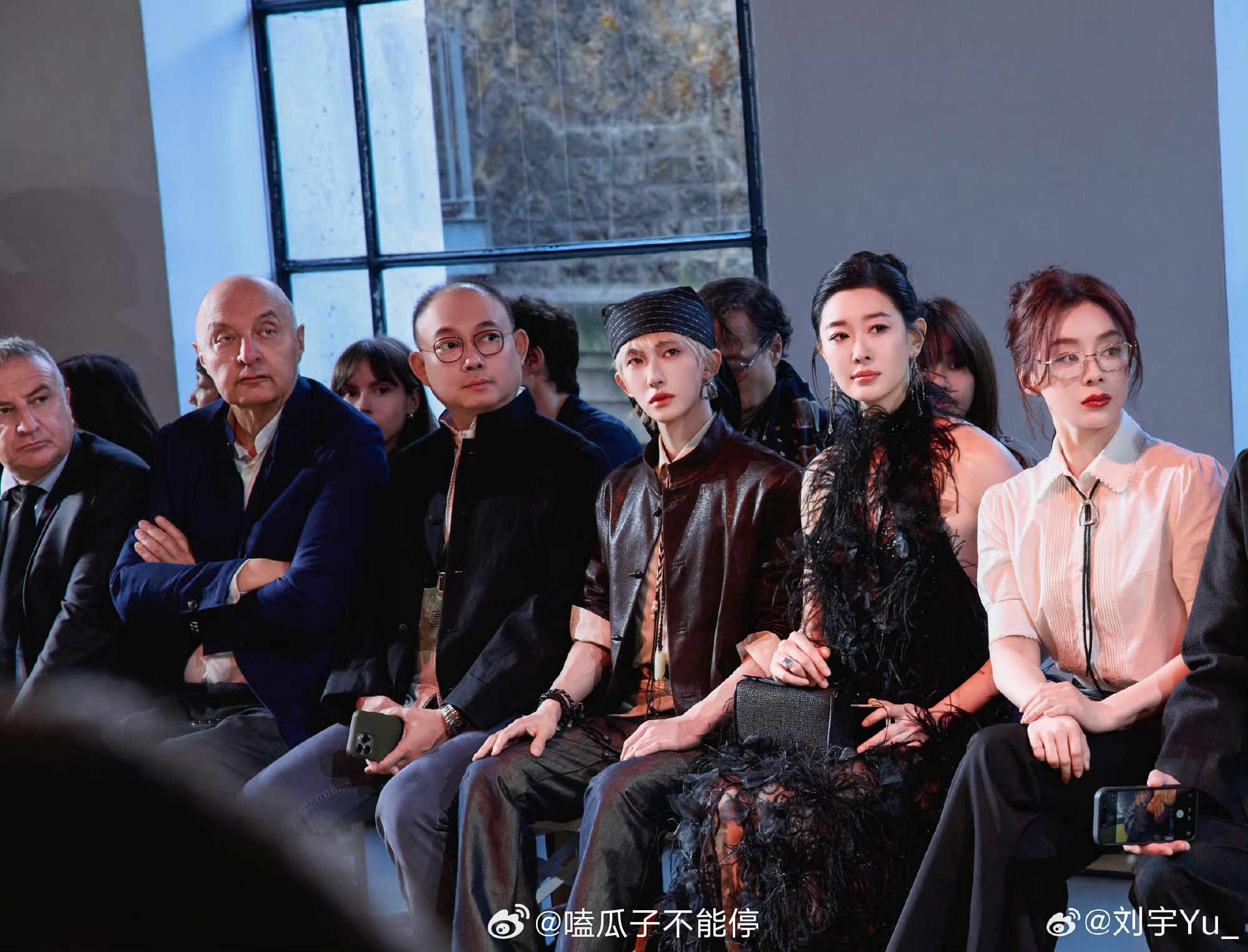 刘宇的看秀造型好帅，这种造型一般人都驾驭不了