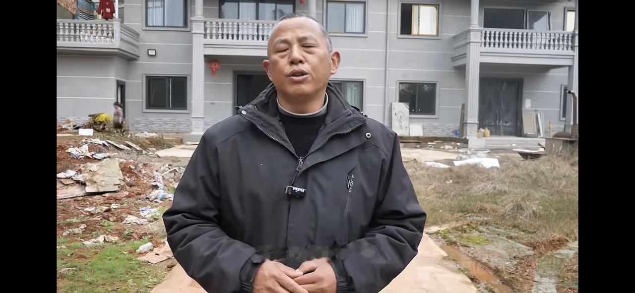 刘老九发视频解释，为什么没有给农村四哥修房子！

刘老九说，早期是沟通过相关事宜