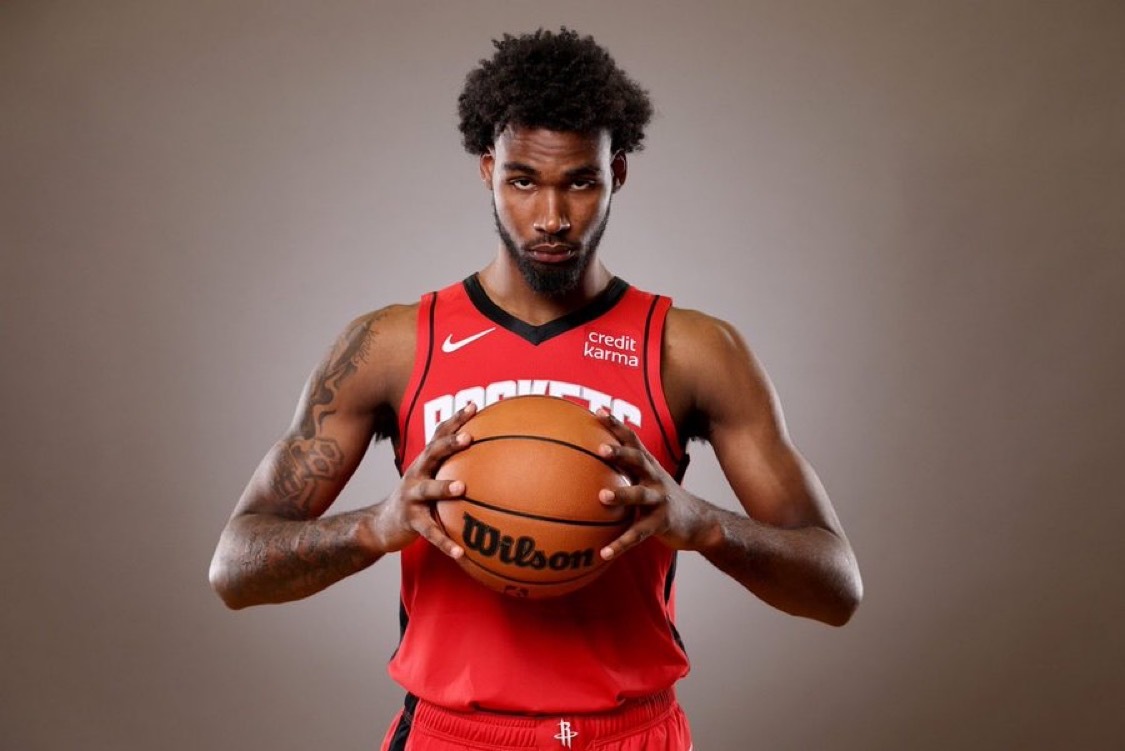 根据ESPN记者Windhorst的报道，火箭队给塔里·伊森提供了一份价值超过1