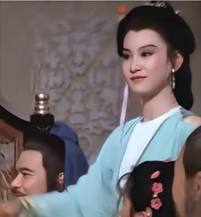 娱理盘点2024的内娱，提到2024年赵丽颖、王一博、唐嫣三位转型成功，你觉得2