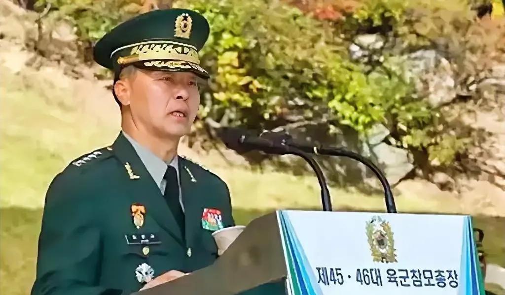 在伊锡悦戒严令引发的风波中，一位核心人物悄然浮现，他就是韩国陆军特战司令张俊圭。