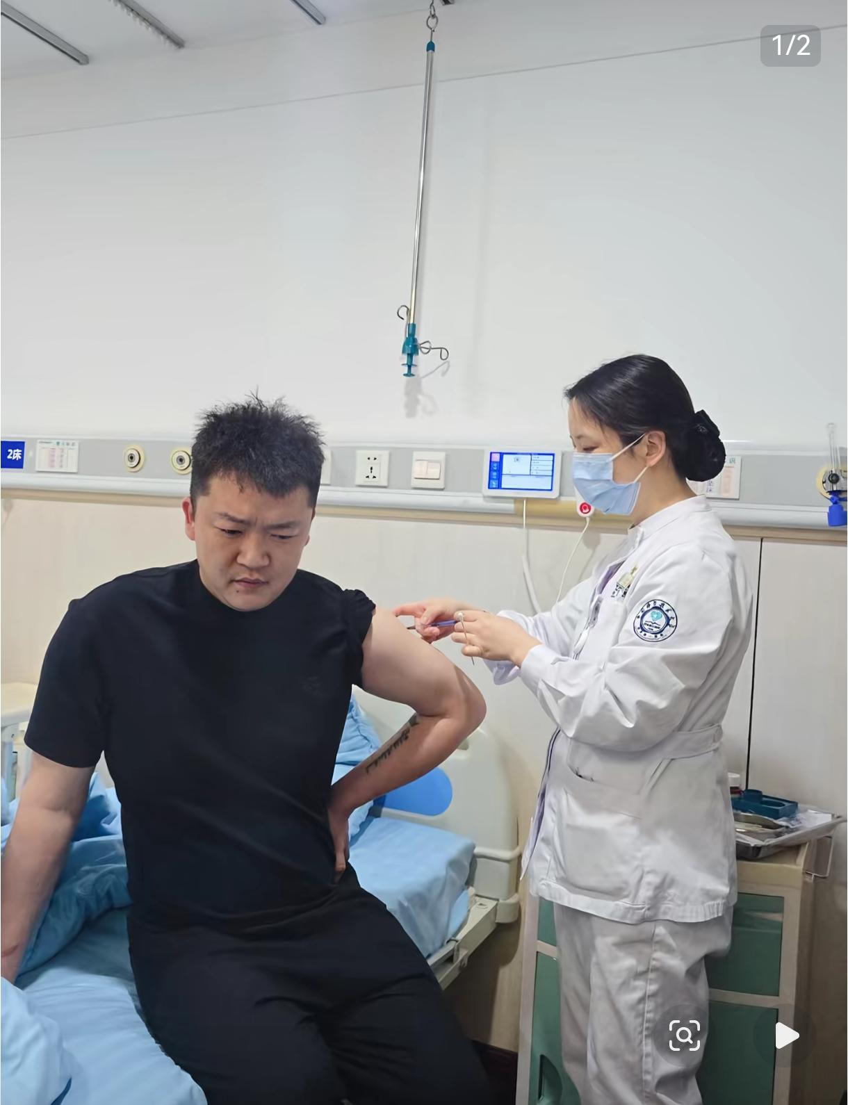 （除了感动还是感动）

近日安徽有个青年叫三虎，关门10天烧烤店，去救助一个三岁