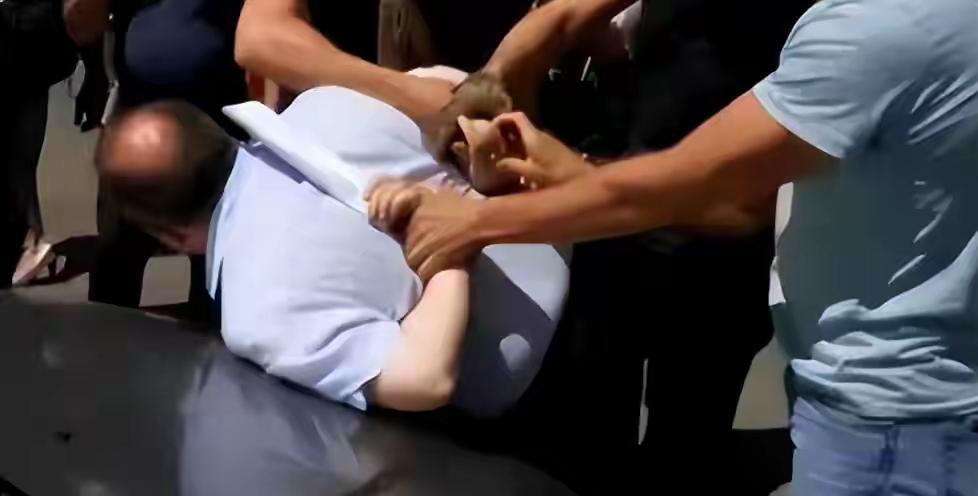 东风导弹泄密案：国安追查6年无果，却意外被一卖菜老汉揪出真凶
菜市场里，一个蹲在