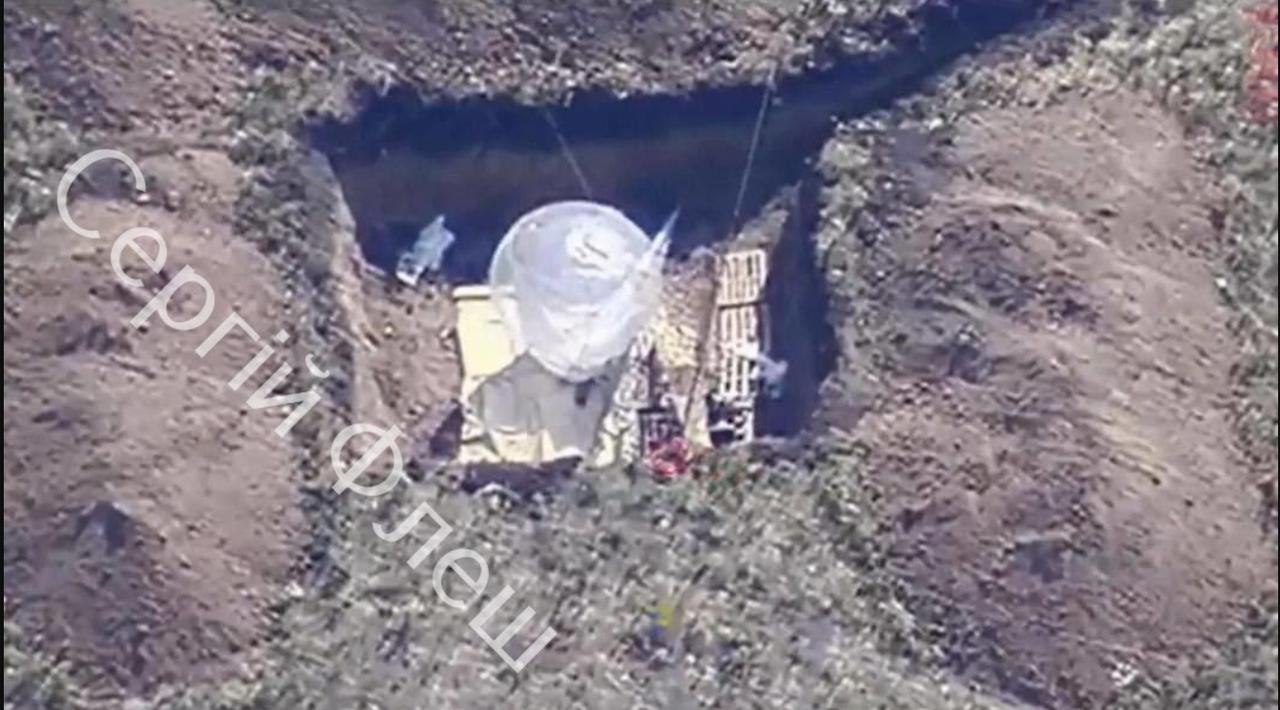 非得用旧式气球测速吗？7月21日，乌军侦察无人机拍摄到了，一处俄军炮兵阵地前，俄