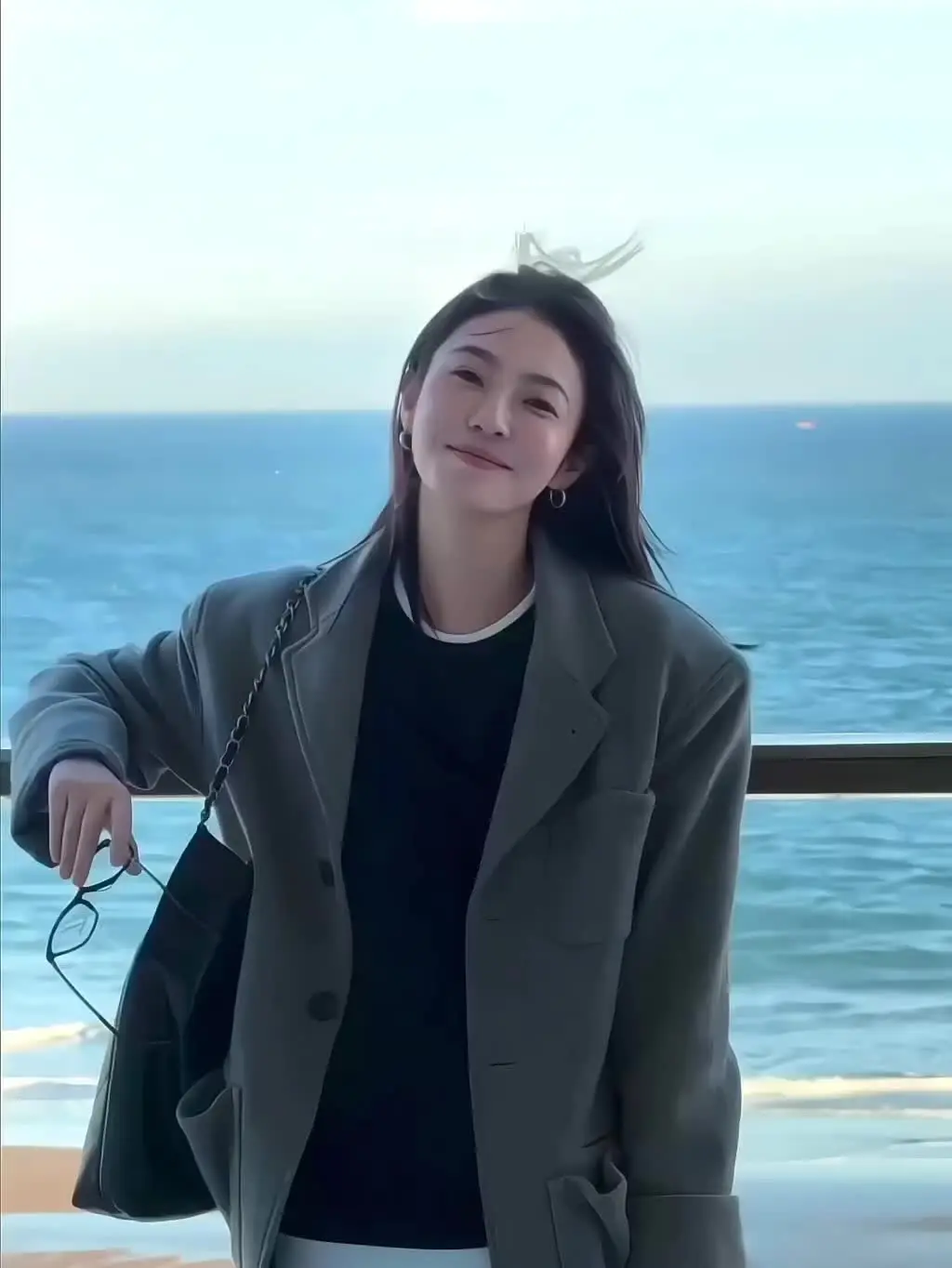 先解决心情, 再解决事情 ,人生的意义在于独自穿过悲喜, 然后依旧勇敢积极.