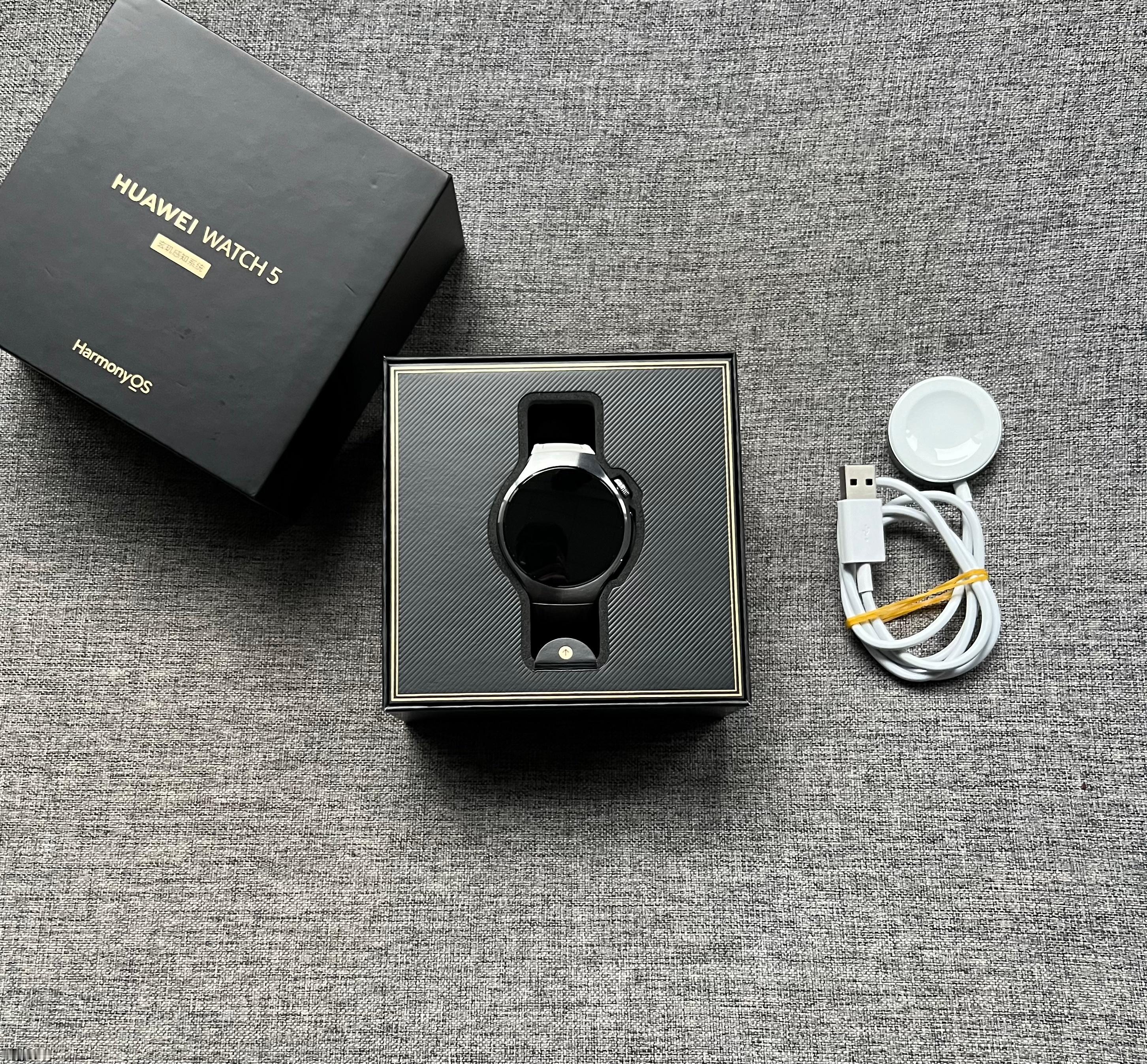 华为Watch5 42mm 金星白(不锈钢表壳)，屏幕完美，外壳细小划痕，盒子配