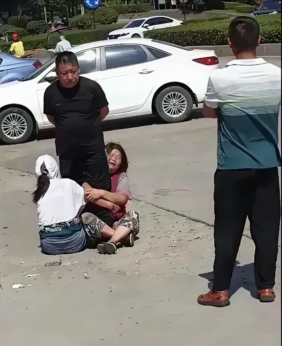 一夫一妻就是好，
你偏要把小三找。
两个女人把你缠，
取舍两难得费钱。
​风流好