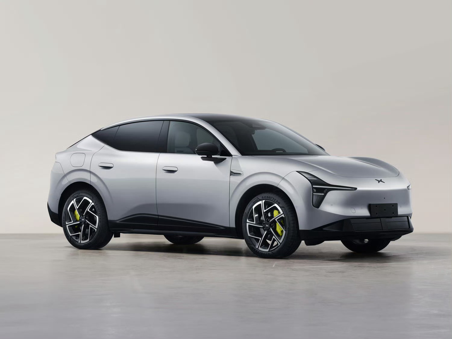 小鹏MONA SUV来了，命名为L03前脸和M03保持一致，车尾是全新设计，轿跑