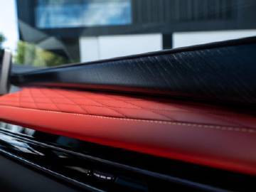 英菲尼迪  QX65 于海外正式发布，这款车定位为轿跑 SUV。它配备了一块 1