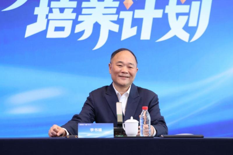 吉利控股董事长李书福与张雪机车创始人张雪称将共同推动世界超级摩托车锦标赛WSBK