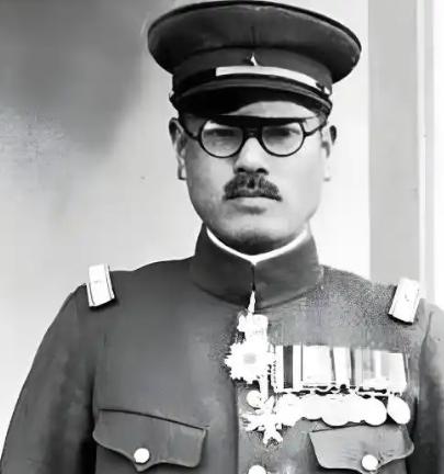1928年，他在济南指挥屠杀6000多中国人，割掉外交官的耳朵鼻子眼睛；1935