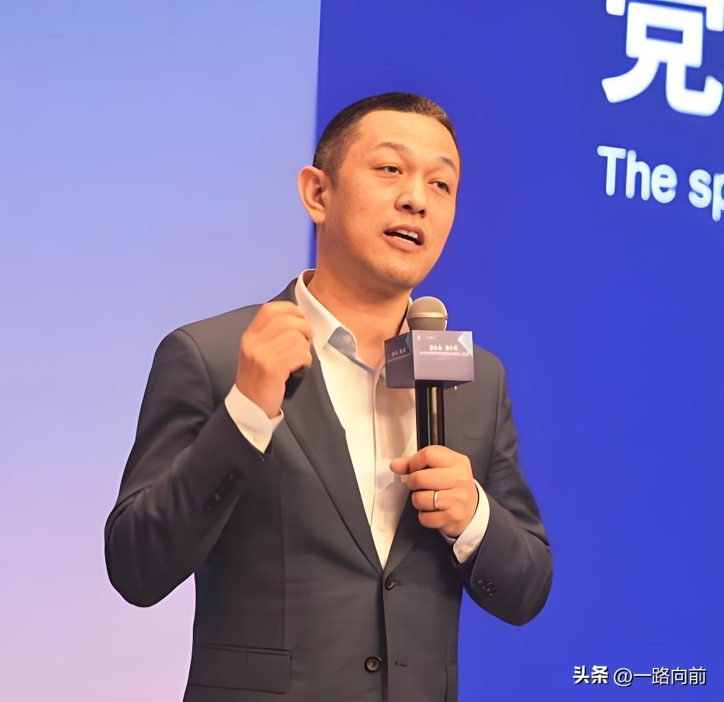 昨晚李斌登上央视《对话》，全网都在聊换电，但很少有人看懂背后的坚持：11年时间、