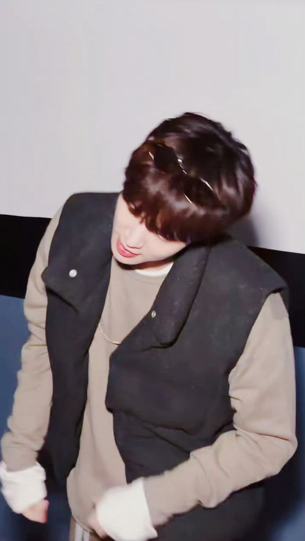 张艺兴每时每刻 早上好 今天有福袋记得领莲咪好可爱职场新人张艺兴来上班了张艺兴甜