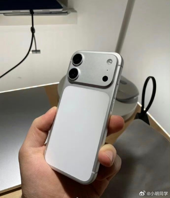 iPhone18标准版外观曝光 背面相机DECO看着有点突兀，另外标准版依旧不给