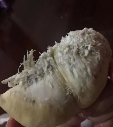 河南一个卖榴莲的商家，为了190块钱的仅退款订单，愣是开车往返1600公里跑到山