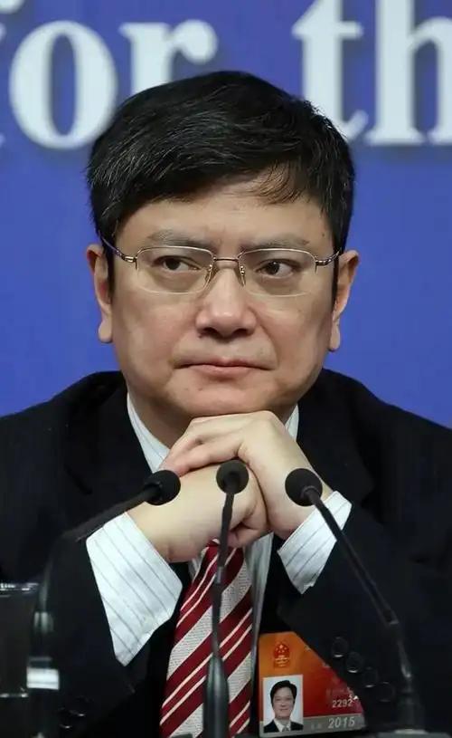 被郑强教授一句话骂醒了！
 
“搞个机器人去抢外卖员的饭碗”，这算哪门子进步？这