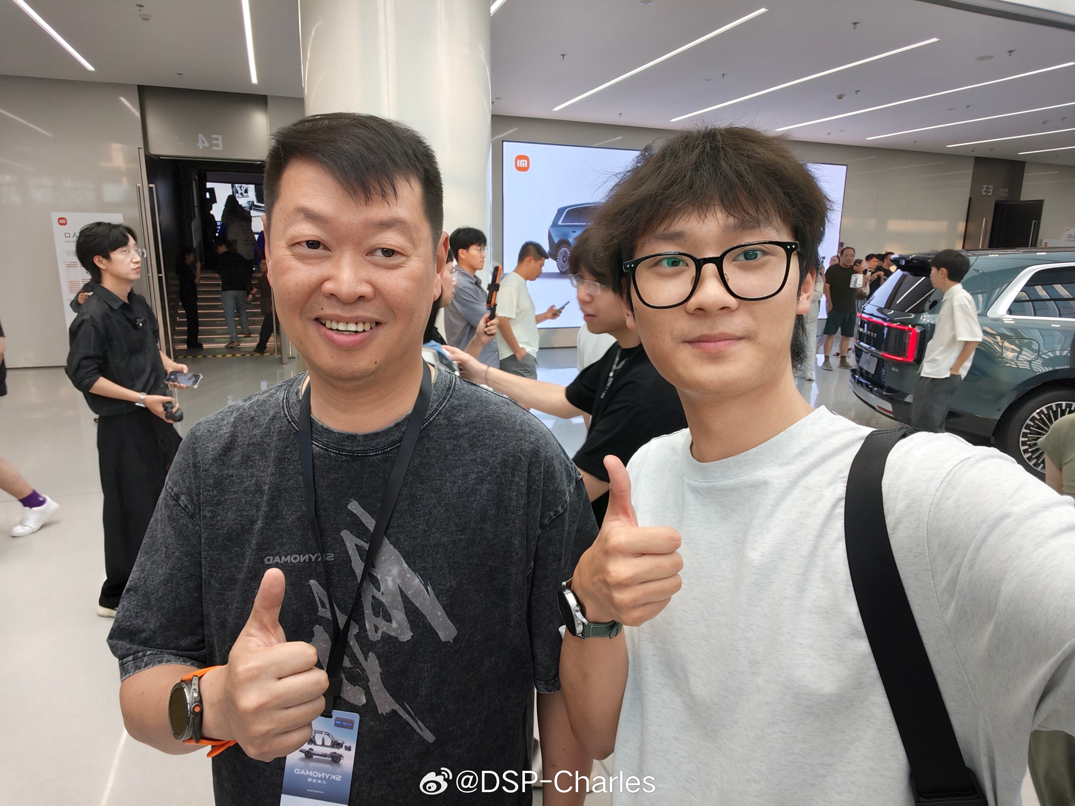 到发布会现场了！活捉老师
