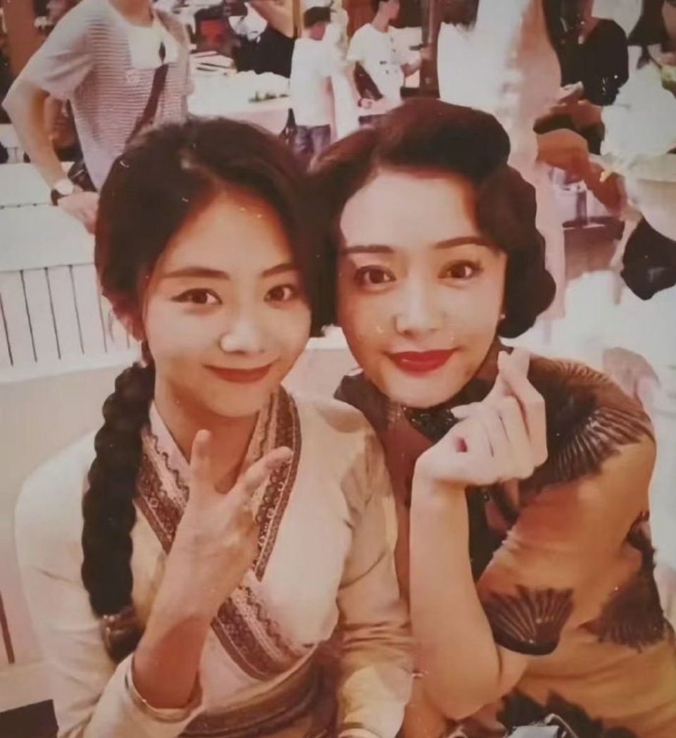 谭松韵录制的是向往的秦岚谭松韵对秦岚的依赖感真的太真实了，完全不是演的。能遇到这