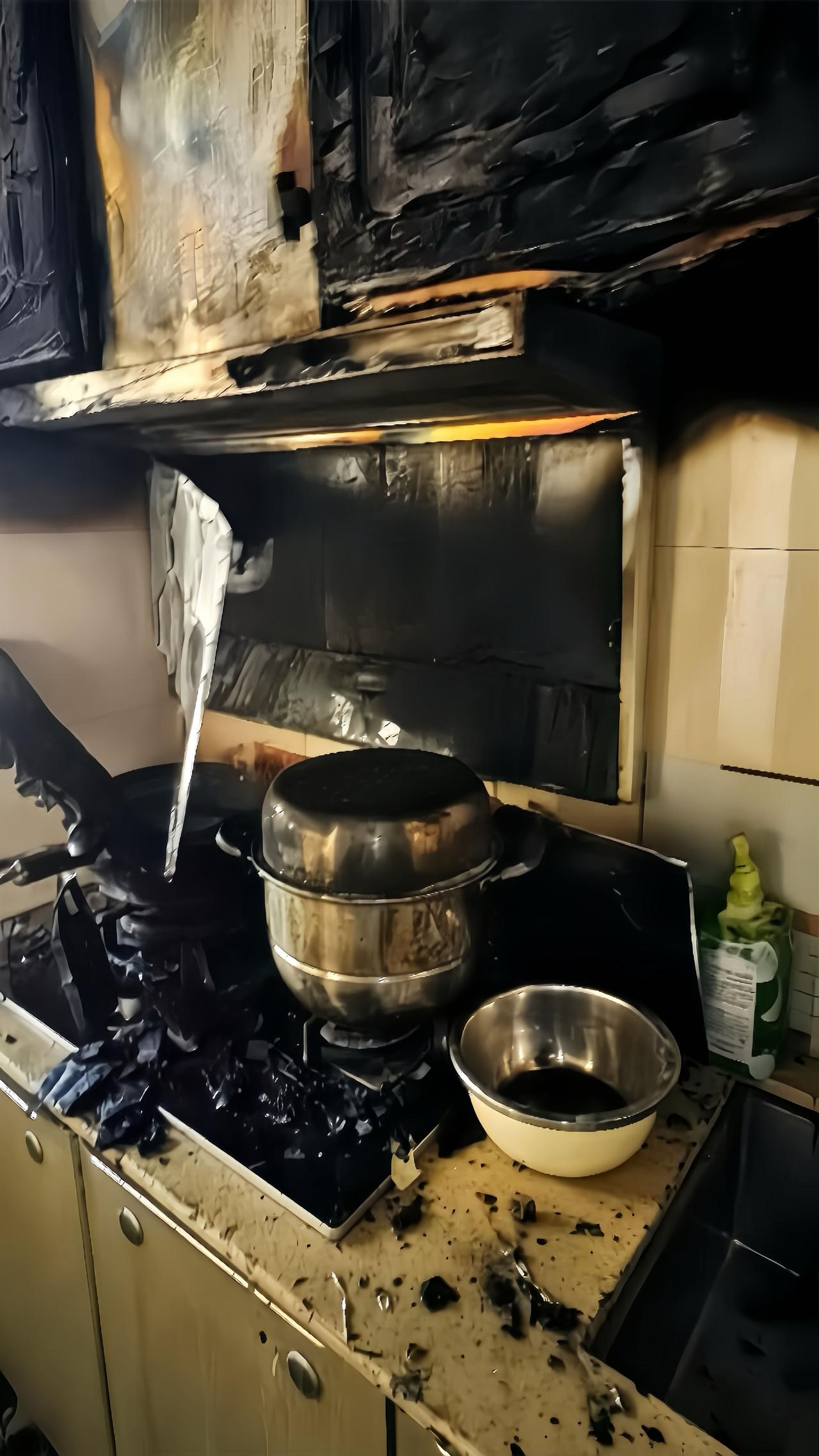［阆中市华胥南苑一业主厨房火情敲响安全警钟］

9月2日15时40分许，阆中市华