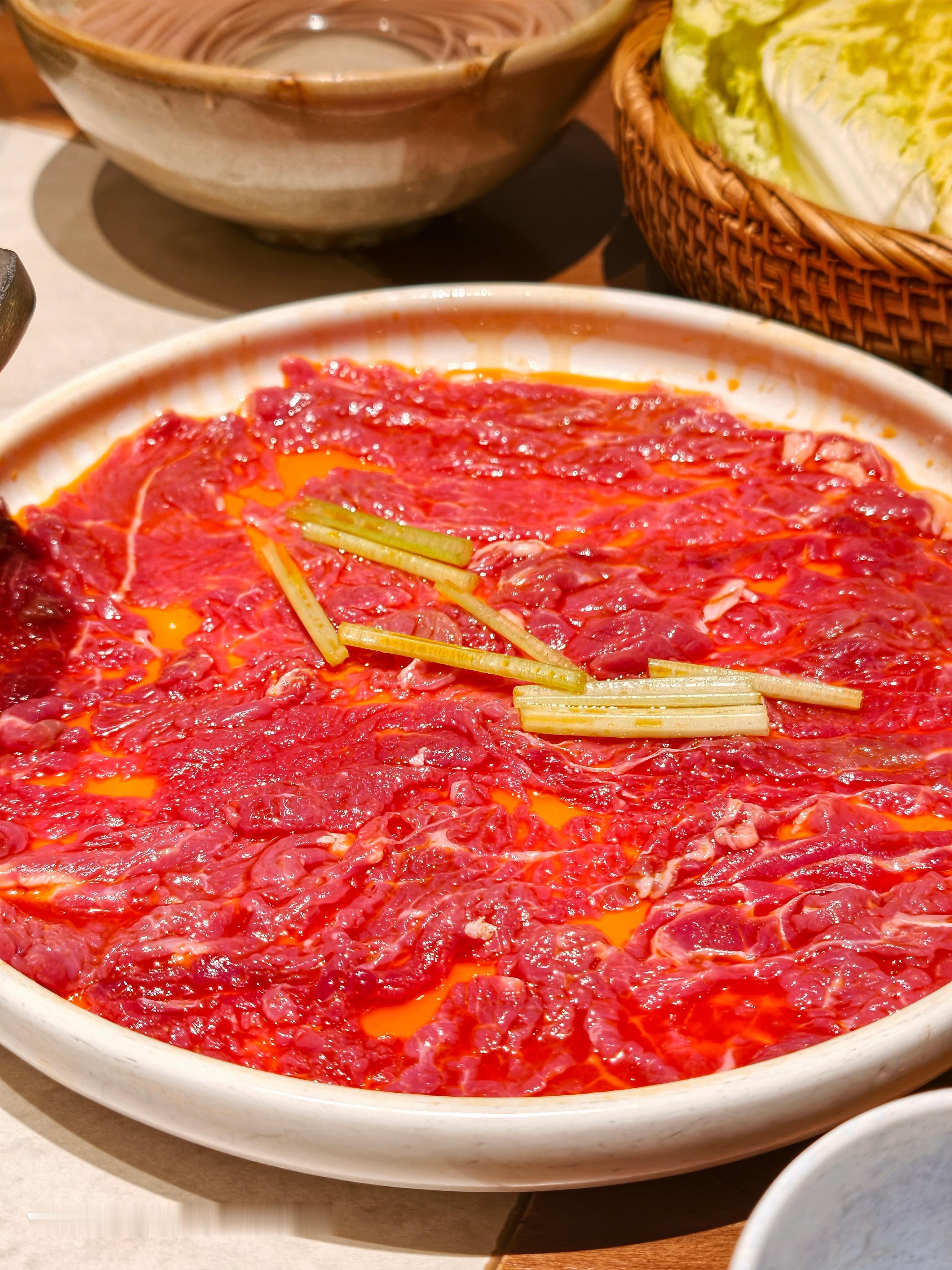 生活手记 中午去吃了火锅，然后逛到下午三四点，菜量是真的小，吃完跟没吃一样。图二