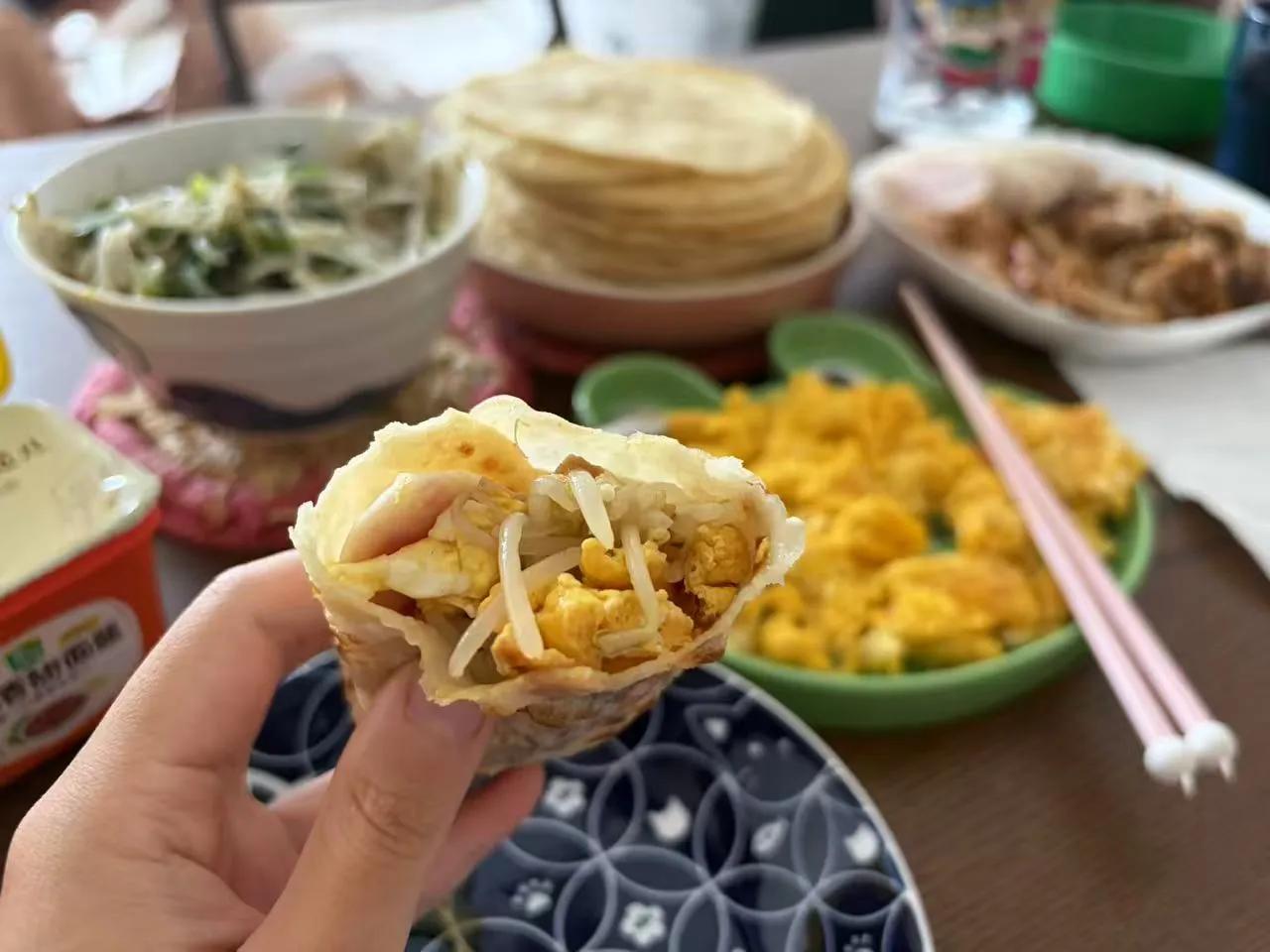 头伏饺子二伏面，三伏烙饼摊鸡蛋[呲牙]