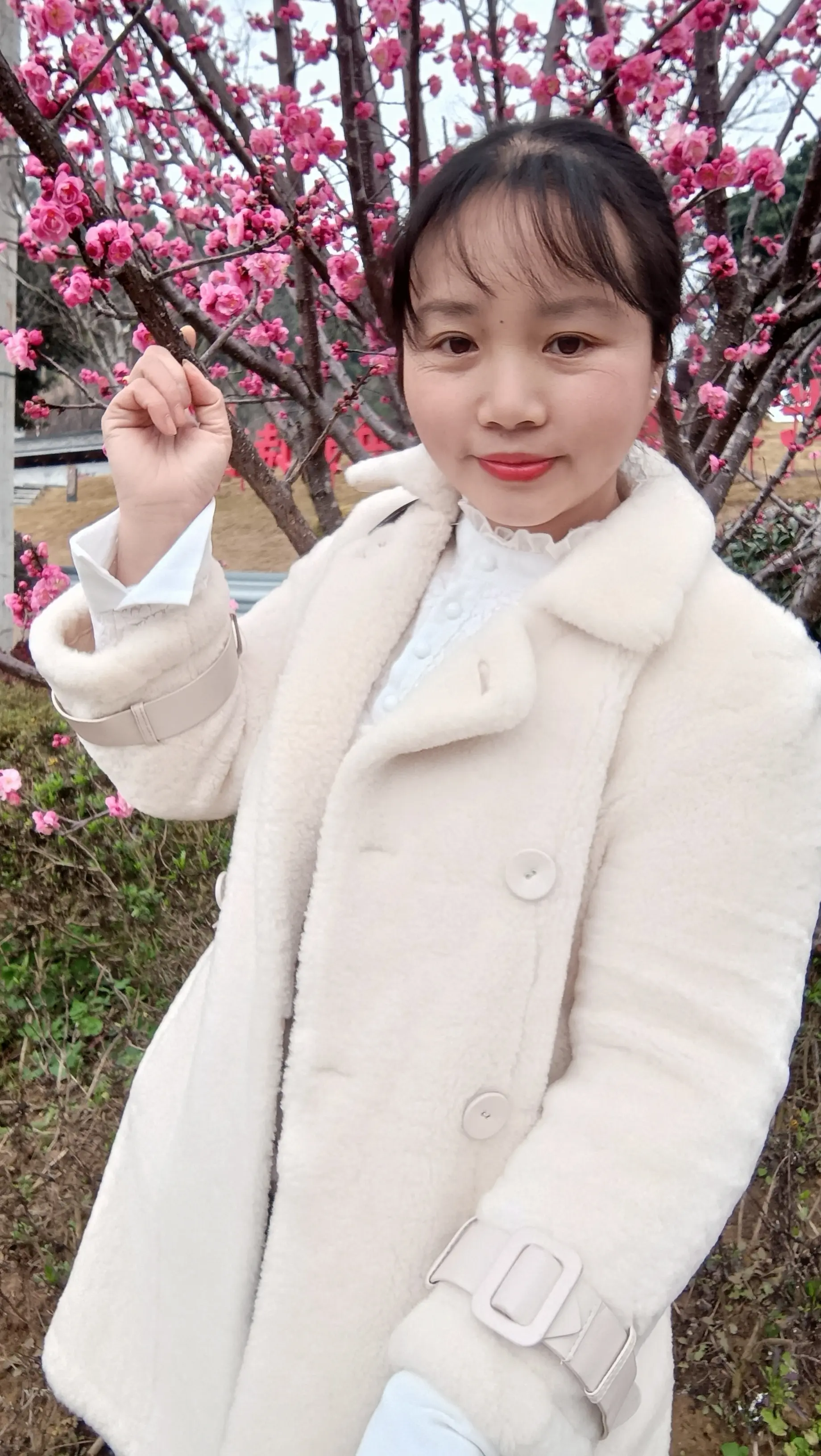 男女之间能见就见，能爱就爱，能疯就疯，几十年后再好的手机微信都没有用了...