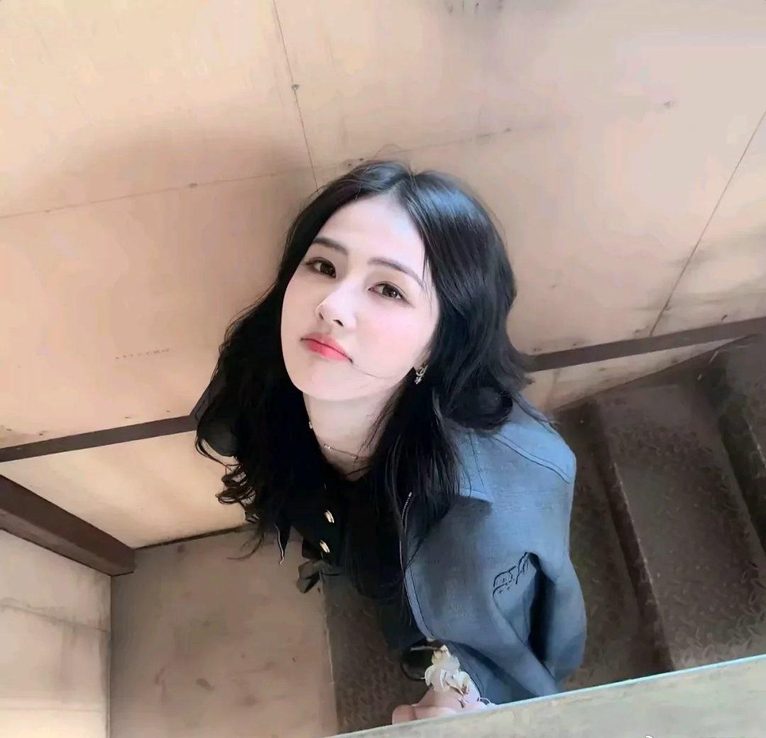 白鹿 💙陈哲远回复白鹿 💙白鹿马年KPI是多放松 

那就请在热爱的舞台上一