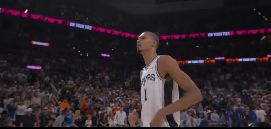 Nba总决赛第5场正式开始。这个史诗级的大片终于进入了马刺队命悬一线的环节。这比