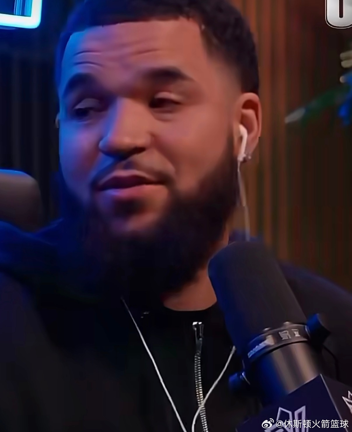 范弗里特在在《Unguarded》节目中谈到了队友申京￼：“如果你现在批评他，不