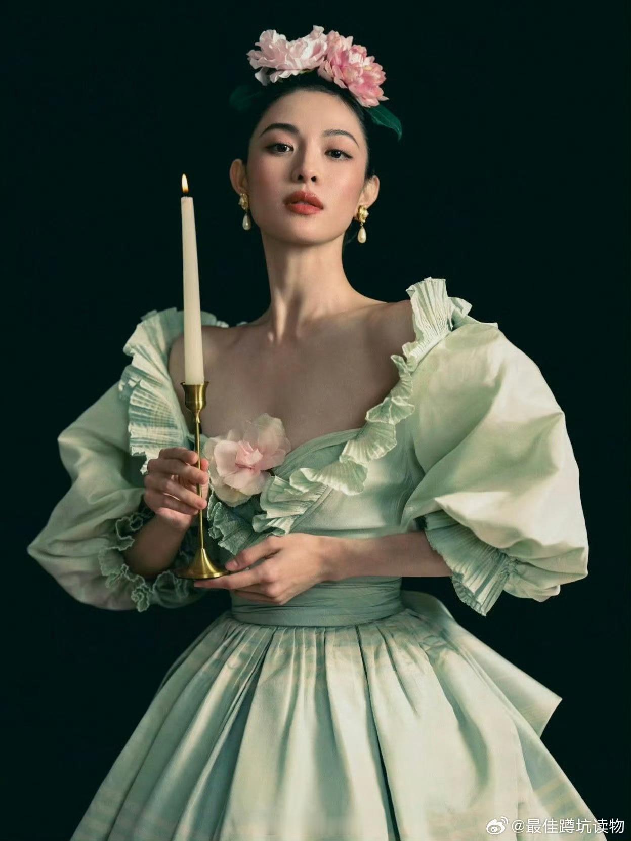 钟楚曦VOGUE战袍被挂出标价88万这种演出战袍一般都是高定，或者是只有一件，确