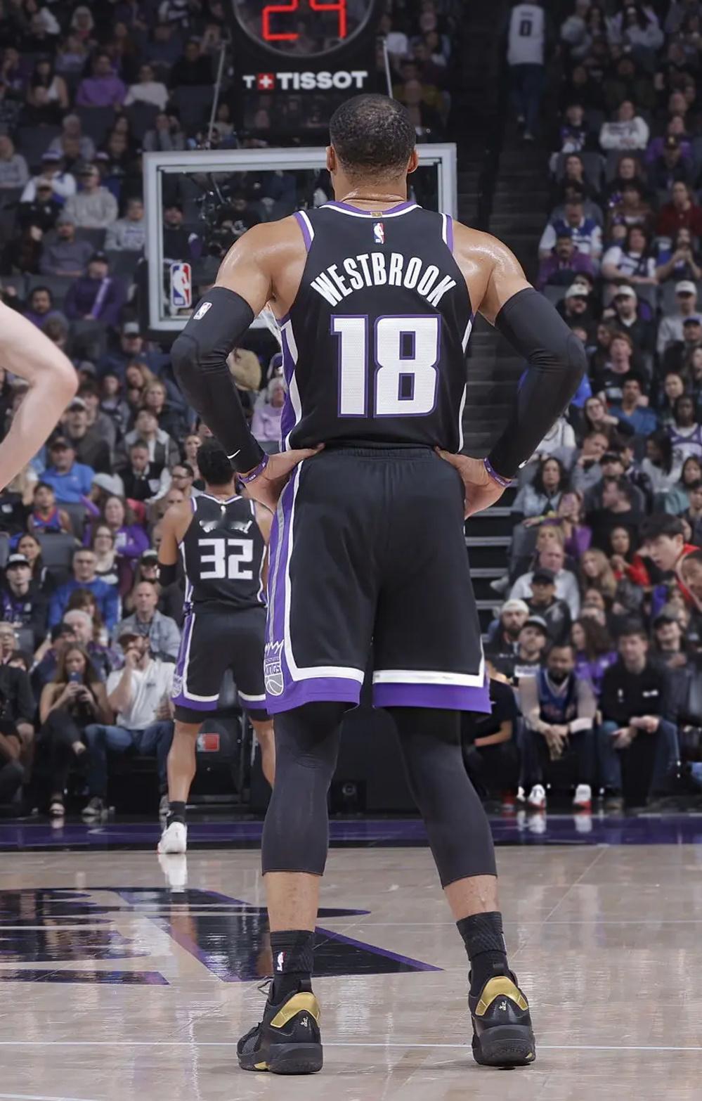 拉塞尔·威斯布鲁克 · Jordan Why Not Zer0.4三节结束全队最