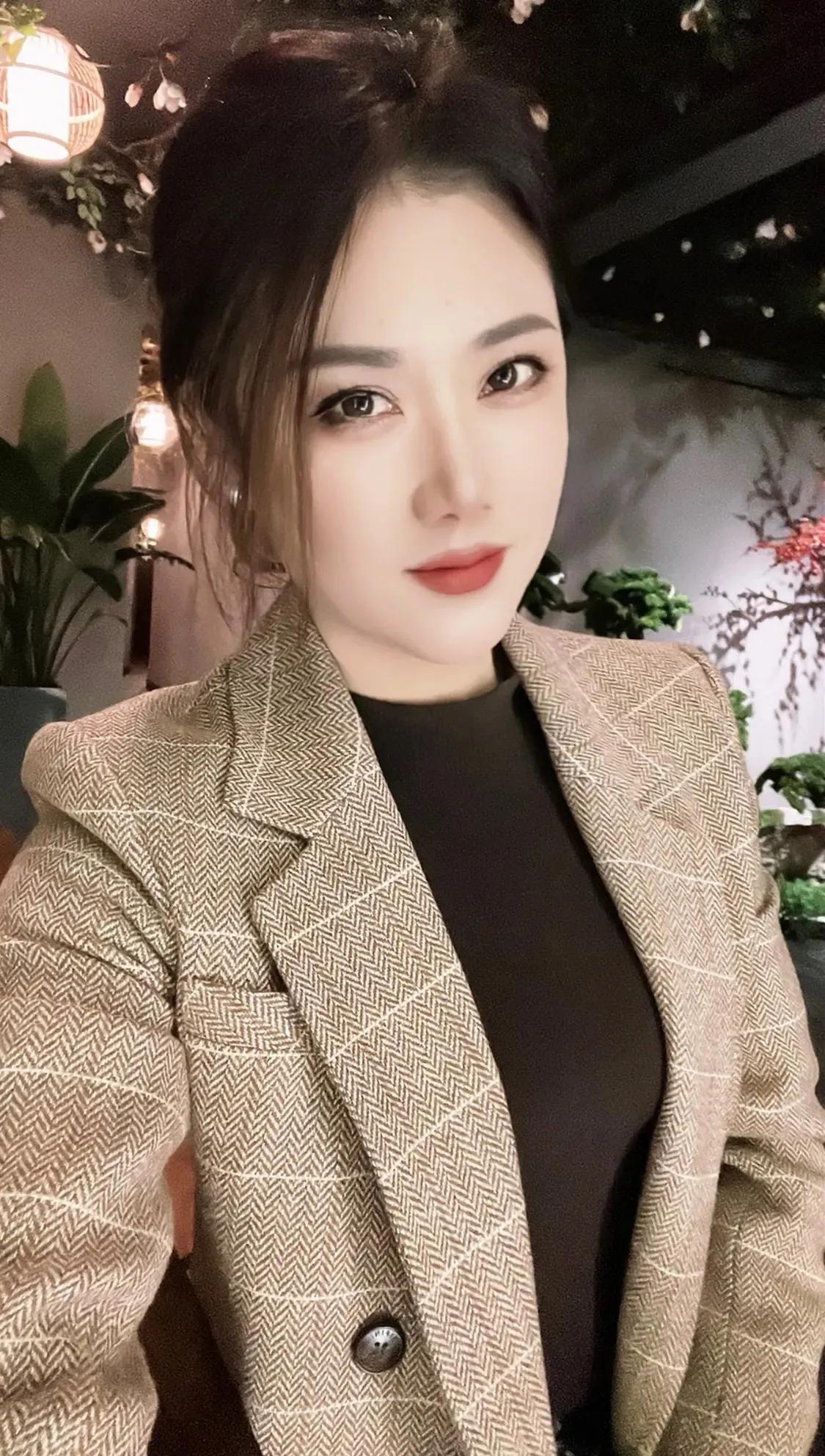 很多男人在失恋后，都是自己默默承受，既不敢告诉老婆，又不敢告诉儿子和女儿，可想而