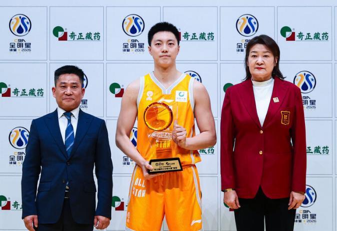 胡明轩这也不像有病的模样啊？全明星赛上活蹦乱跳的，三分球大赛也是状态火热还拿了冠