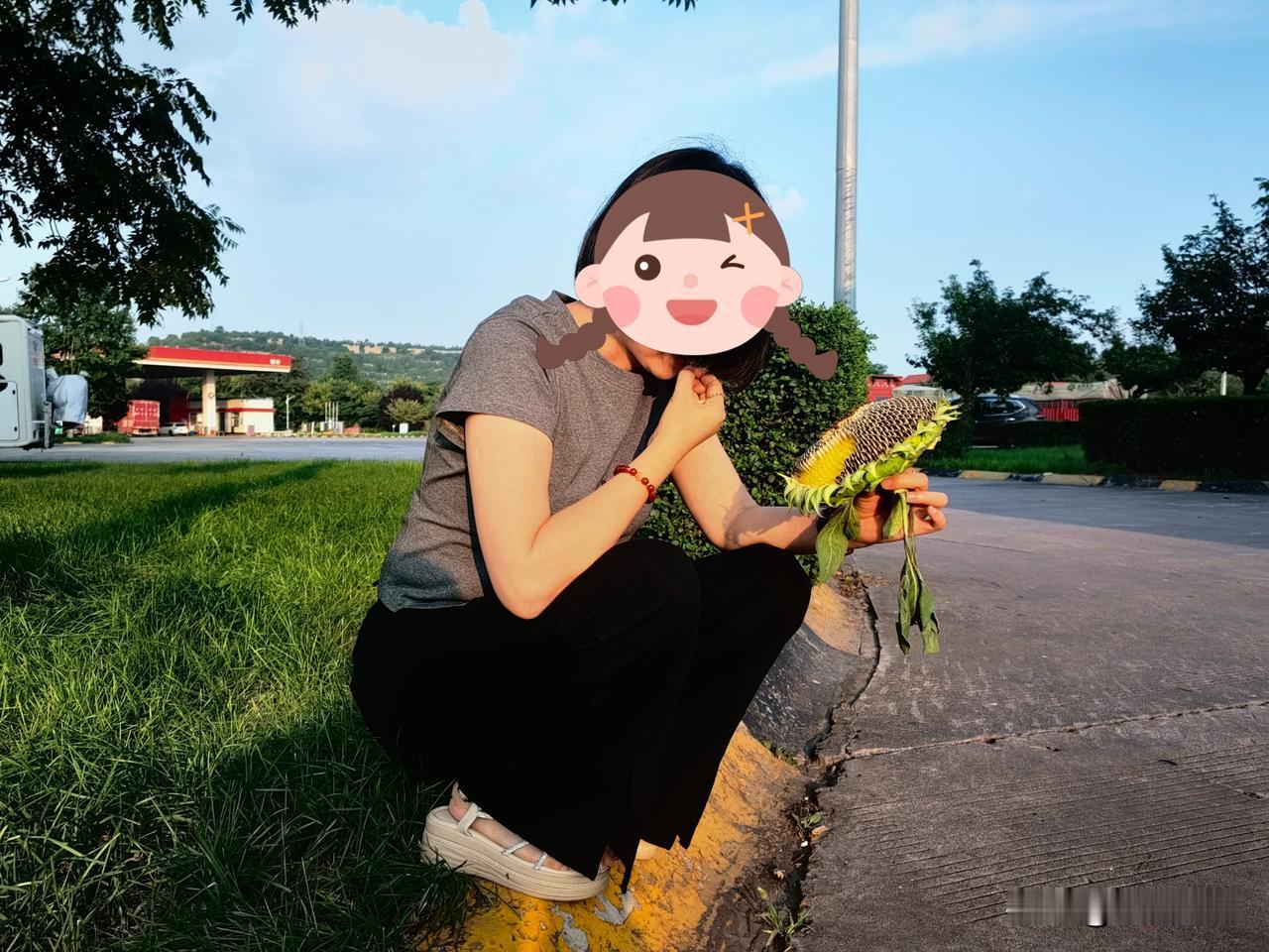 果然，乐极生悲！下午路过一个农贸市场，我收获了好多好吃的，于是就特别特开心。
