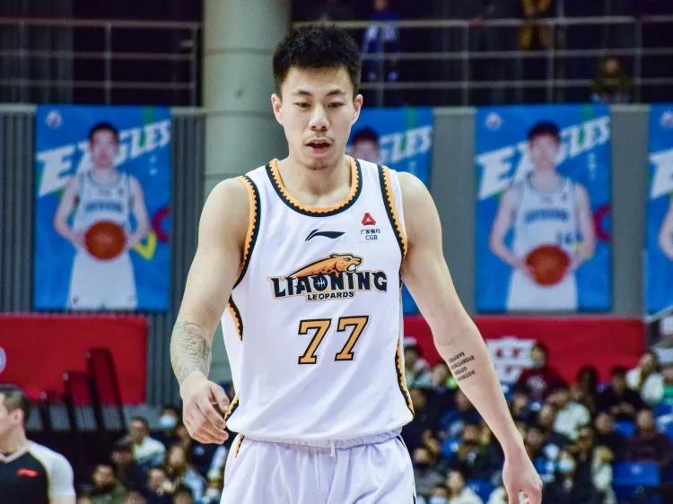 辽宁127:102福建，对辽宁队员打分评价如下:
1，张镇麟:9.4分——回归的
