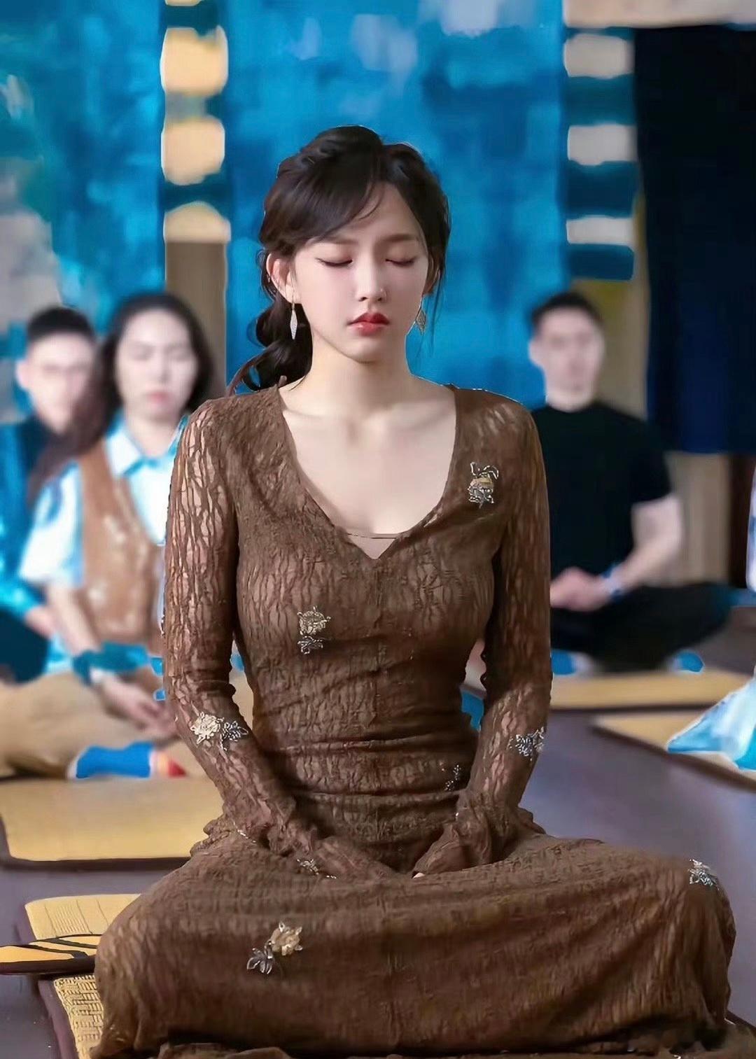 身材又好长得也漂亮，为啥一直火不起来啊 