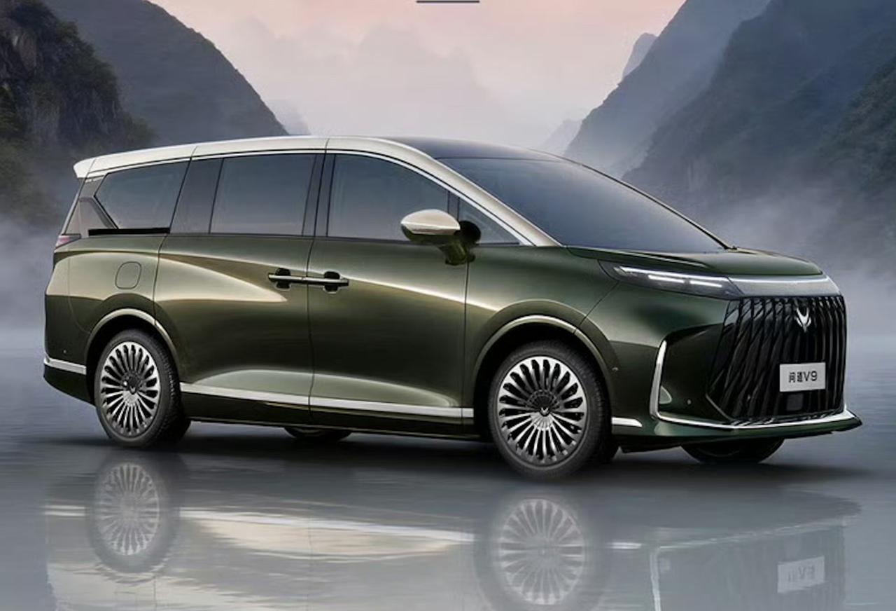 正式定名问道V9 极狐旗下全新中大型MPV
增程/纯电 中大型MPV
车长530