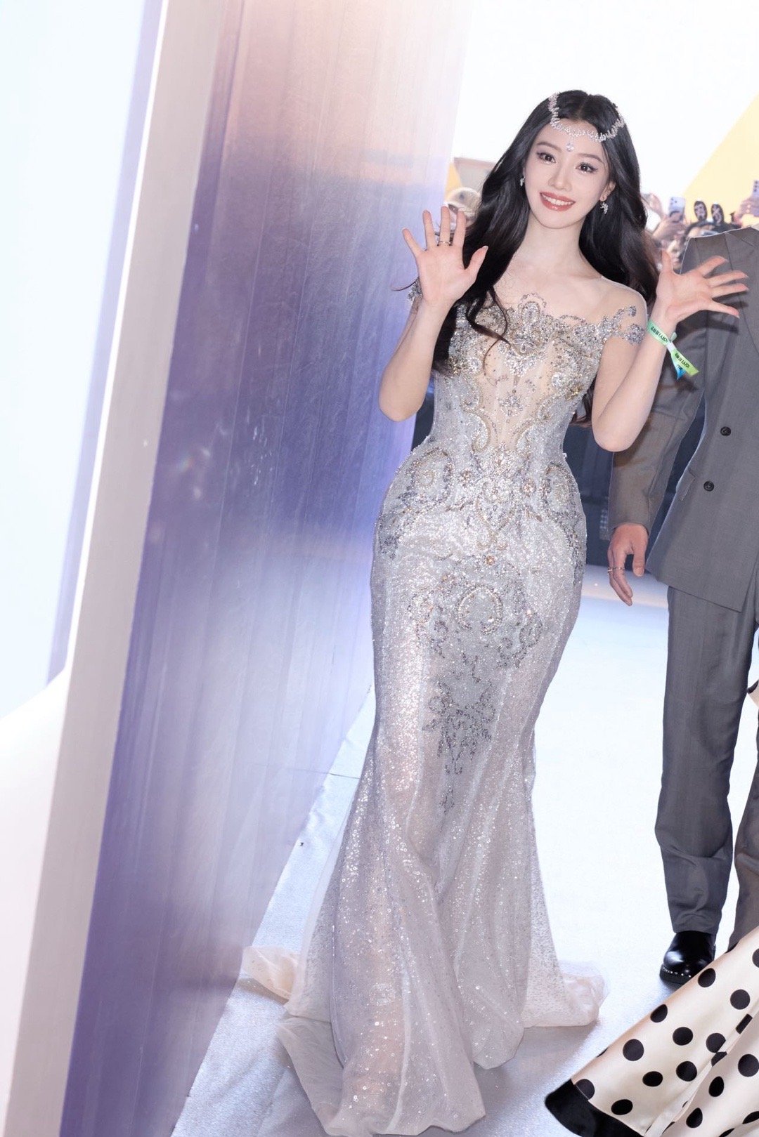 王鹤润这个腰 这才是真正的“腰精”本精！线条干净利落到挑不出任何瑕疵，紧致与舒展