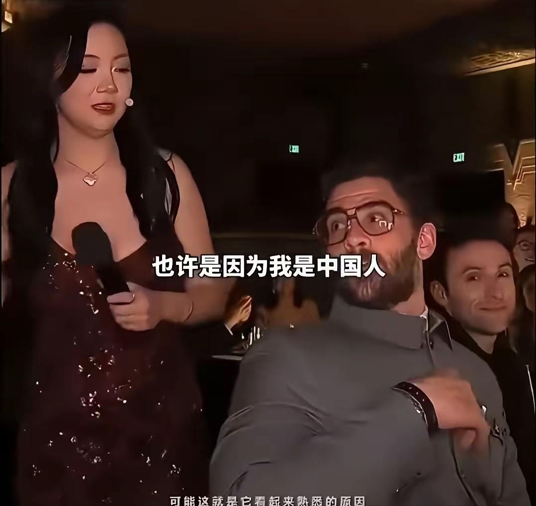 12月7日，这位穿中山装的美国博主哈桑，竟让自以为高高在上的美裔华人无地自容。