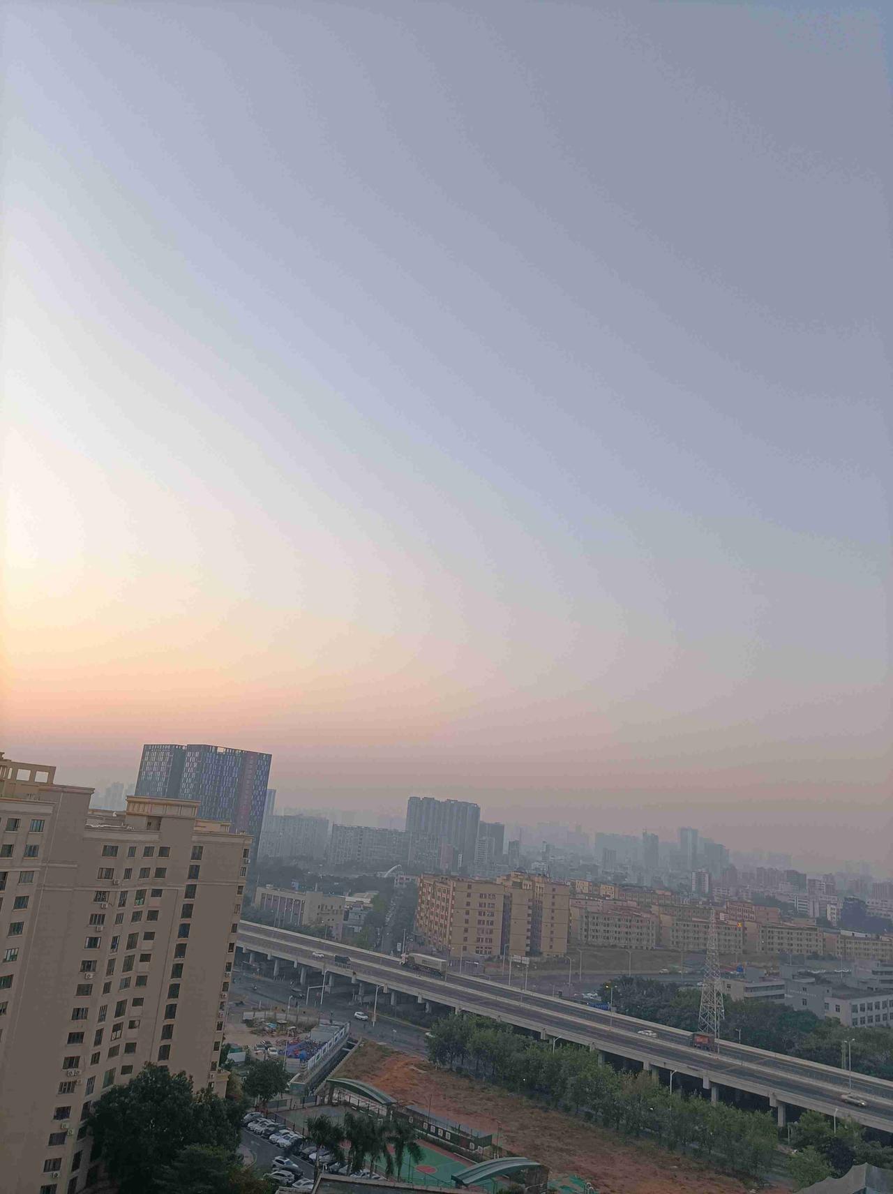 我的今日状态：😁轻松愉快
我这里的天气：🌤️多云。深圳今日多云，气温10度到