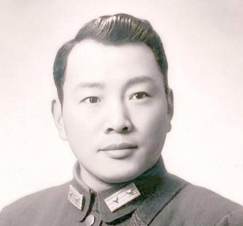 1935年，国民党中将奉命处决一位共产党要犯，开枪前才发现是自己老师，蒋介石电令