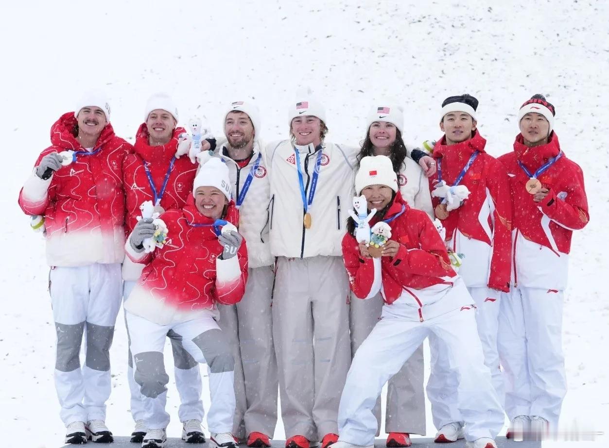 米兰冬奥会的一些神图... 你觉得哪张最让你疯狂。图1-3 力量，图4-6 群像