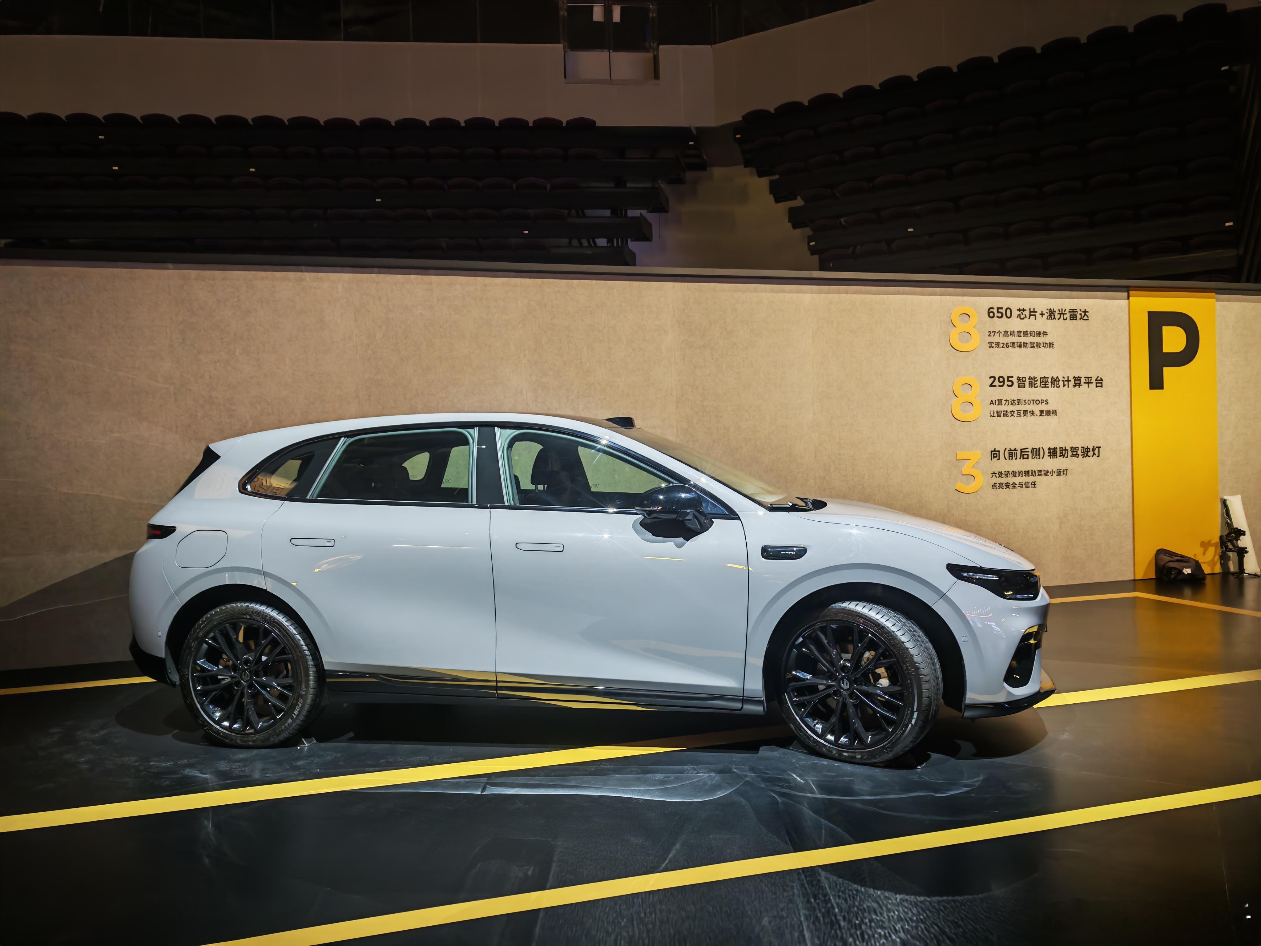 零跑Lafa5开启轿跑10万级时代 兄弟们不是法拉利拉法买不起，而是我们的零跑l