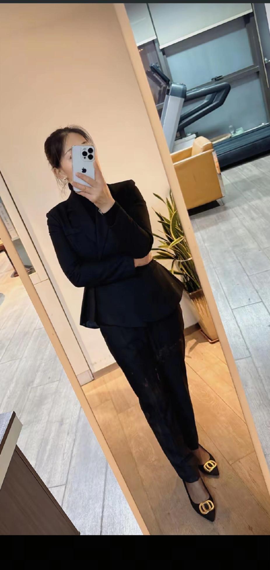 制服，黑丝袜高跟鞋少妇[比心][比心][玫瑰][玫瑰]